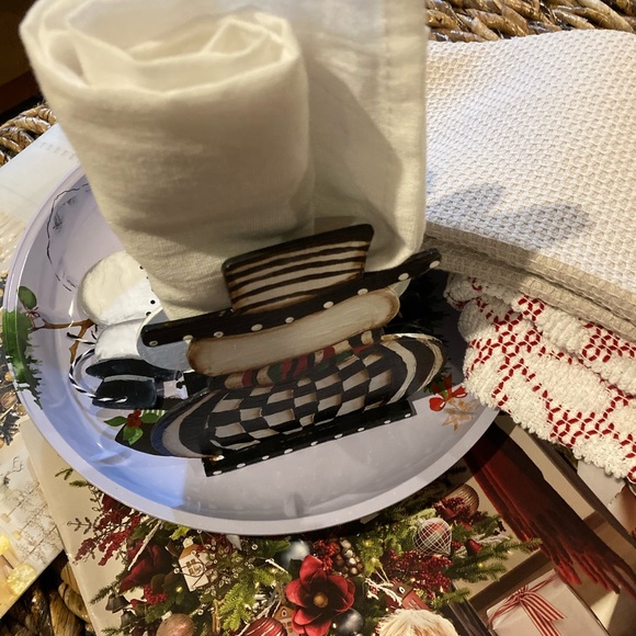 Folk Hand painted napkin holder snowman, ornaments, towels, plate. Curtain ties - Picture 6 of 13